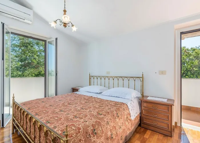 House Desy Tar * Tar-Vabriga
