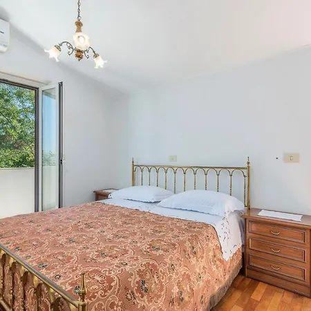 House Desy Tar * Tar-Vabriga