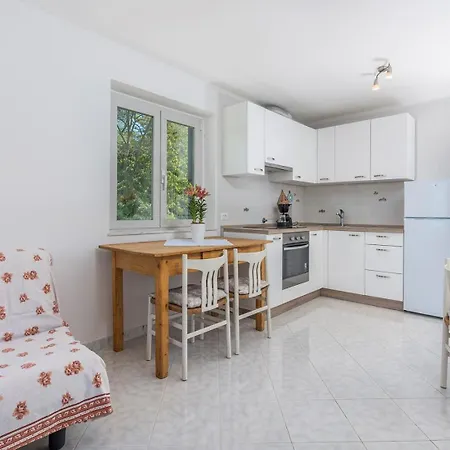 House Desy Tar Tar-Vabriga