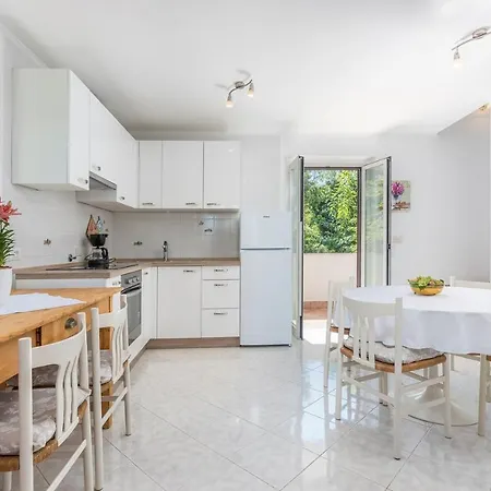 House Desy Tar * Tar-Vabriga